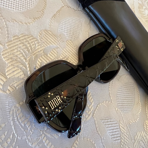 Brand new Dior sunglasses with Dior case - Picture 5 of 7